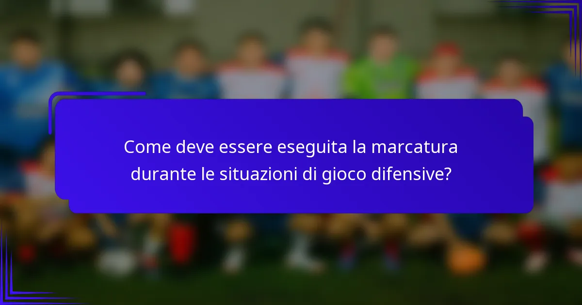 Come deve essere eseguita la marcatura durante le situazioni di gioco difensive?
