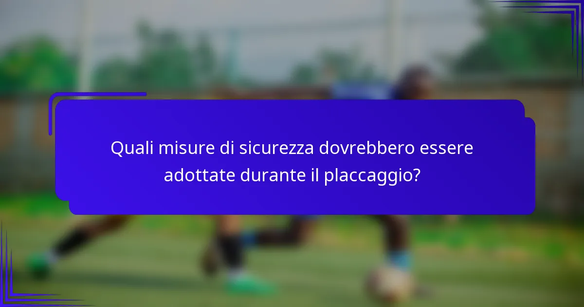 Quali misure di sicurezza dovrebbero essere adottate durante il placcaggio?